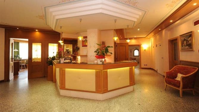 Hotel Canada - photo 13