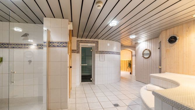 Turmhotel Victoria - photo 12